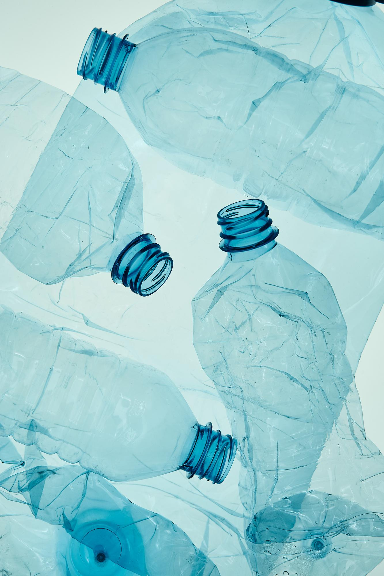 Plastiques : hausse du recyclage, pression des importations Bouteilles PET écrasées — recyclage en hausse, marché sous pression asiatique