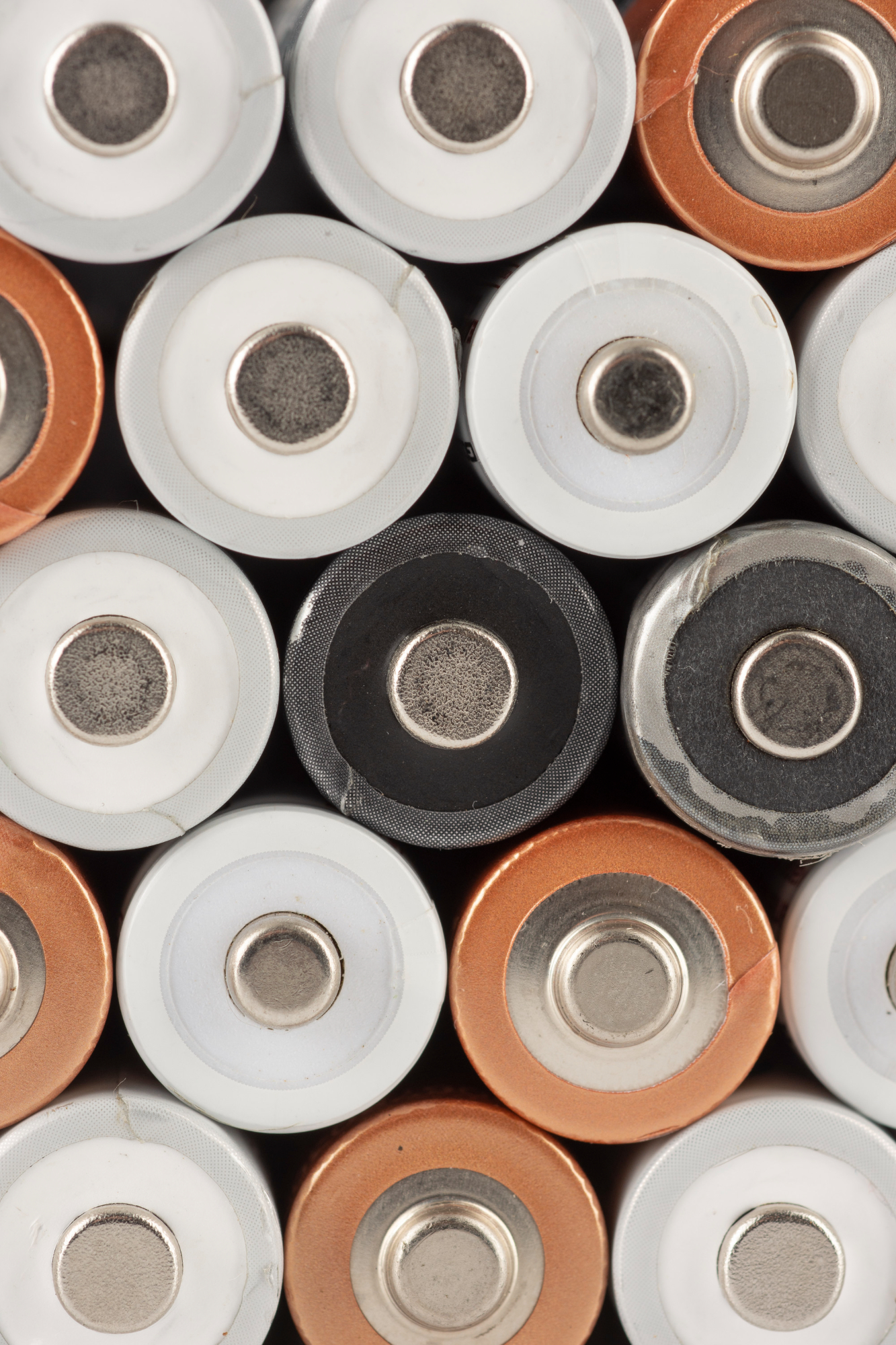 Dépôt de piles et petites batteries dans une borne de collecte